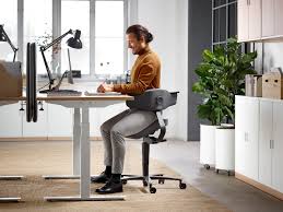 The Art of the Pivot: Finding Your Ideal Sitting-to-Standing Ratio